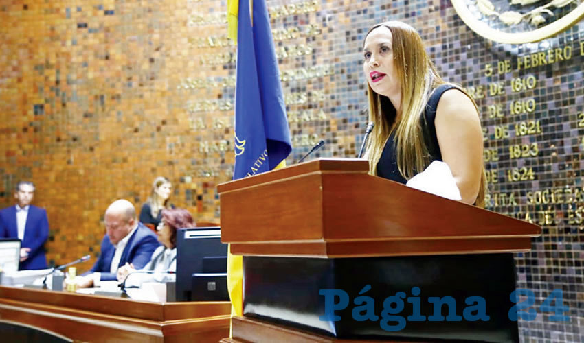 Entre otras voces que hablaron en el recinto legislativo previo al informe de gobierno, la diputada Érika Pérez lamentó que la forma de gobernar de Enrique Alfaro siga siendo mediante la imposición y la falta de sensibilidad/Foto: Francisco Tapia