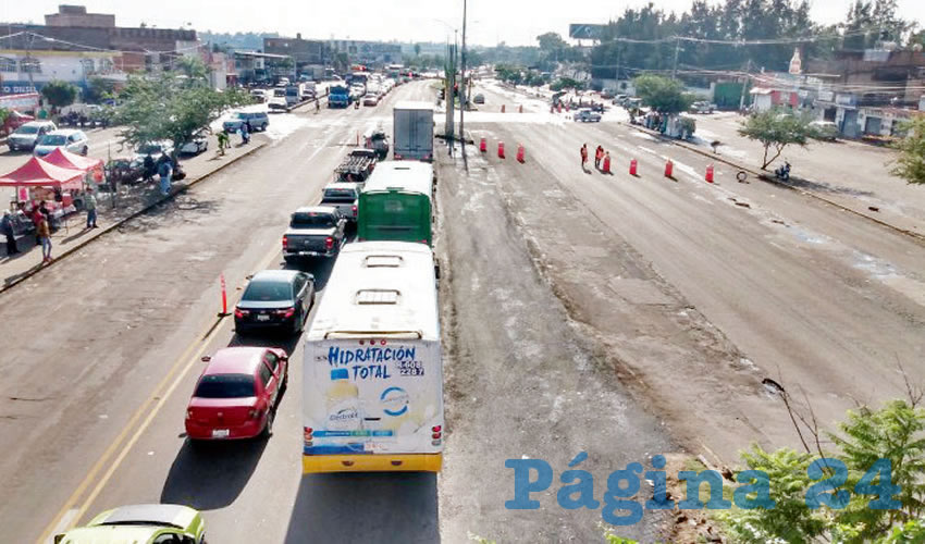 Duramente afectados por las obras de Periférico Oriente han resultado vecinos de colonias como la Jalisco y la delegación San Gaspar, entre muchas otras, pues trayectos que antes les tomaba 15 minutos realizar, ahora les toma hora y media de vida/Foto: Cortesía