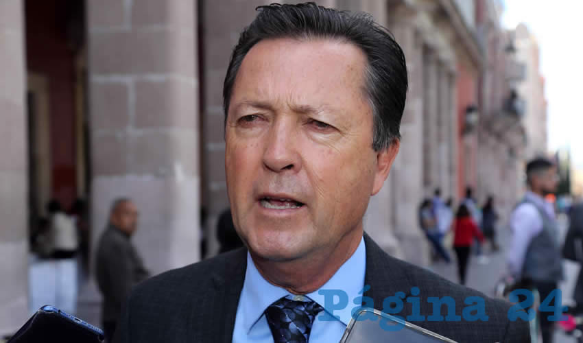 El director general del IEA, Ra&uacute;l Silva Perezchica mencion&oacute; que si la beneficiaria es menor de edad deber&aacute; presentarse con credencial del plantel educativo y acompa&ntilde;ada del padre, madre o tutor con copia de identificaci&oacute;n INE o IFE