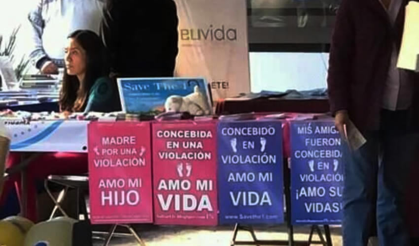 Las leyendas usadas por la organización ligada a Provida, provocaron una oleada de críticas para la UPAEP en las redes sociales (Foto: Especial)
