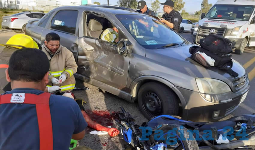 La motocicleta se estampó contra el costado izquierdo del automóvil, en hechos ocurridos en la carretera federal 45 norte, a la altura de la empresa Yorozu