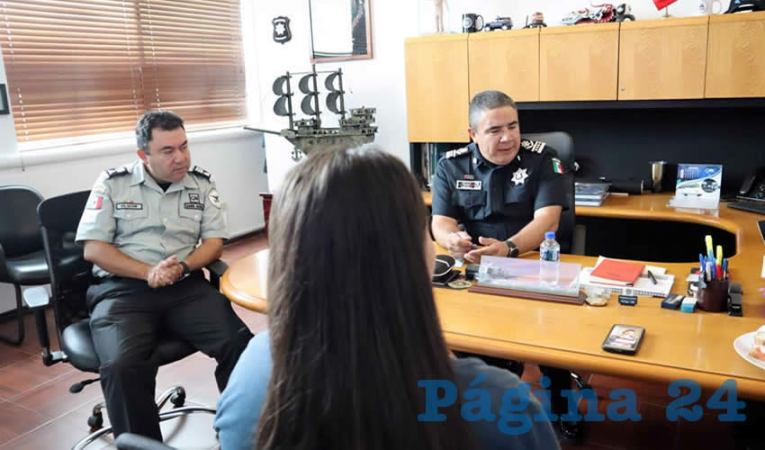 Tras ser rescatada, la joven se entrevistó con el secretario de Seguridad Pública Estatal, Porfirio Javier Sánchez Mendoza