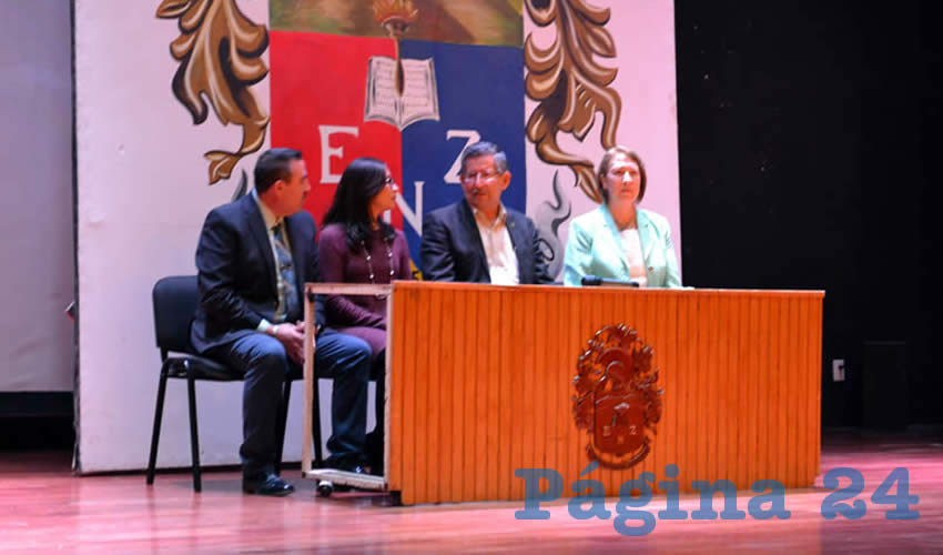 Autoridades de los Centros de Integración Juvenil (CIJ) presentaron el cuadernillo denominado “¿Drogas?, mejor infórmate” ante la comunidad estudiantil de la Benemérita Escuela Normal Manuel Ávila Camacho (BENMAC) (Foto Merari Martínez)