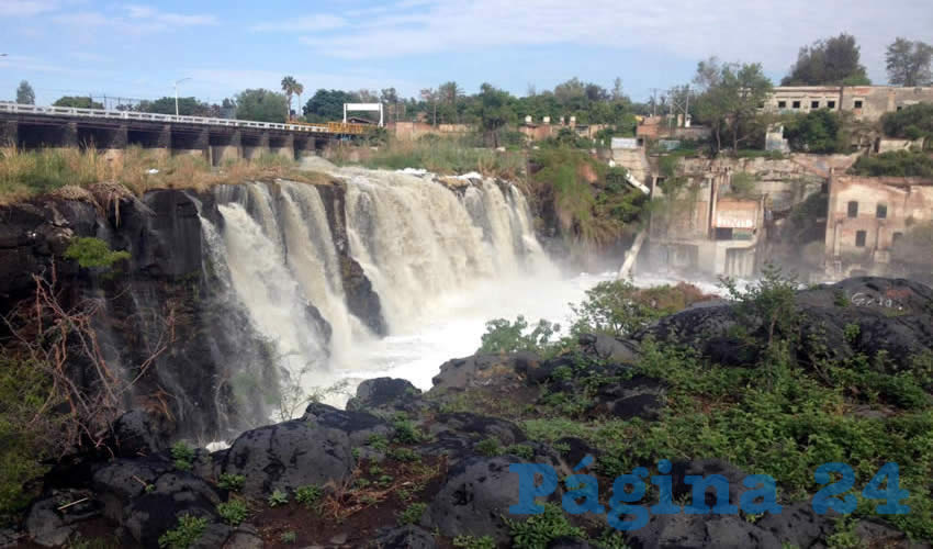 La promesa del gobierno estatal fue sanear el río Santiago a través de la instalación de plantas de tratamiento que ayuden a disminuir la cantidad de metales pesados y materia orgánica/Fotos: Rafael Hernández Guízar