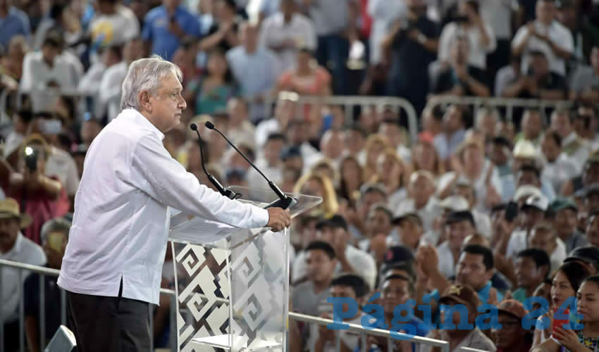“Se está realizando la consulta, se va a seguir haciendo. No se va a imponer absolutamente nada. Lo que decía el presidente Juárez: nada por la fuerza, todo por la razón y el derecho”, explicó sobre el Tren Maya el presidente López Obrador de visita por Yucatán/Foto: Presidencia/Página 24 
