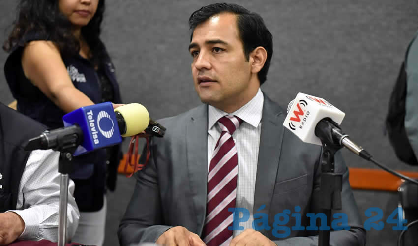 Según el diputado Jonadab Martínez García, de la Comisión de Movilidad, las medidas que se pretende instaurar en la ley de movilidad tienen el fin de garantizar mayor seguridad tanto a usuarios como a choferes del transporte ejecutivo/Foto: Francisco Tapia 