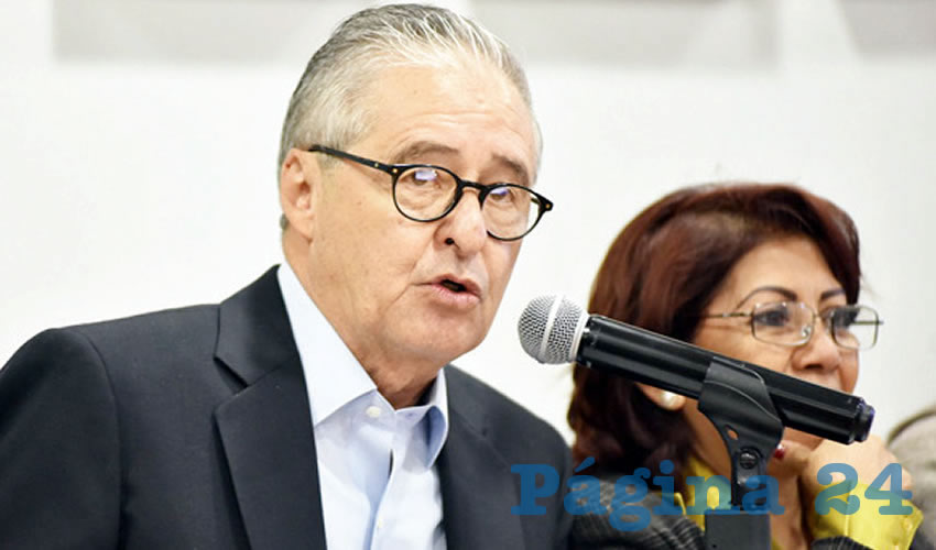 “Yo creo que aquí lo lamentable es el deceso, y ver el lado positivo que siempre tuvo, los saldos positivos que él arrojó. Fue muy solidario siempre con sus amigos, y sembró muchos afectos”, dijo Enrique Ibarra, secretario de Gobierno, evitando hablar de las causas de la muerte del ex gobernador/Foto: Francisco Tapia