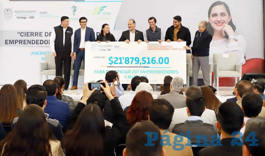 Durante el evento de cierre de los programas de Emprendedores y Mipymes 2019, se entregaron los apoyos correspondientes al Fondo Impulso a J&oacute;venes Emprendedores