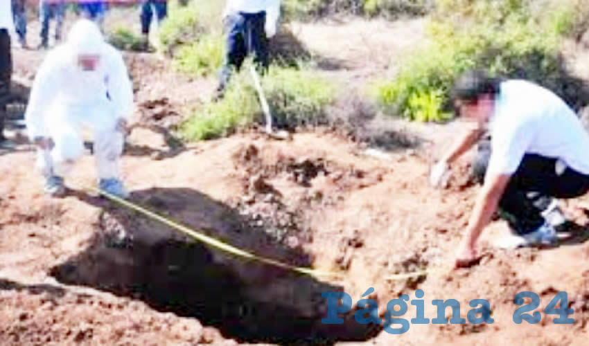 La fosa fue localizada tras la detención de 15 sujetos que tenían privadas de su libertad a ocho personas