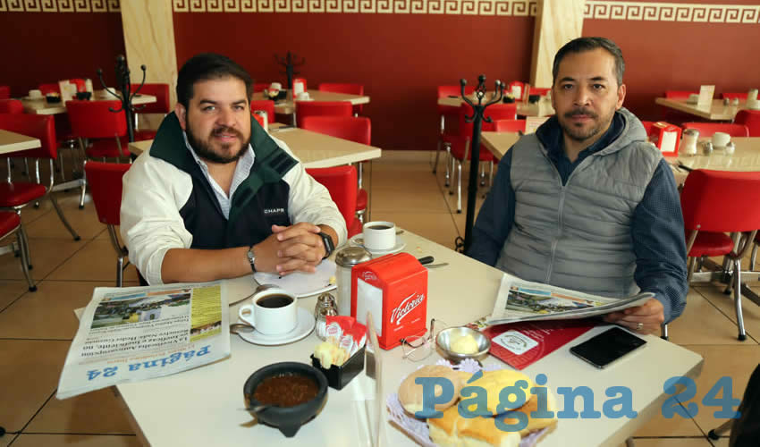 En el restaurante Mitla compartieron el primer alimento del día Damián Aguilar Ramírez y Noé Rubio Calderón