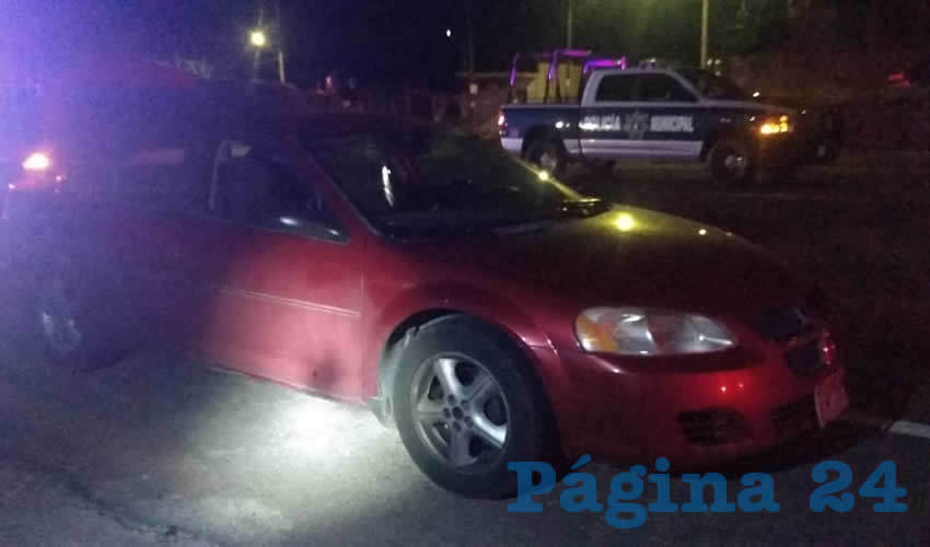 El autom&oacute;vil Dodge Stratus tinto que usaban los envenenadores para transportar droga