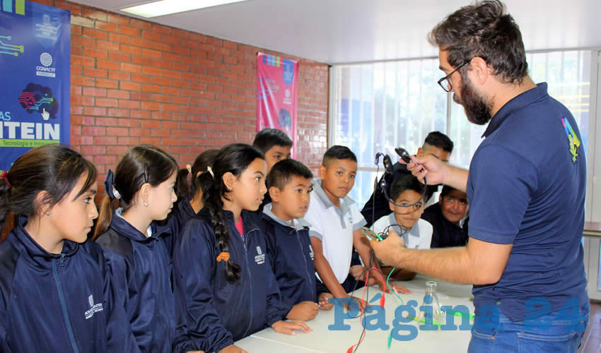 La Casa de la Ciencia diariamente recibe alumnos de distintos niveles educativos con talleres de ciencia y tecnología