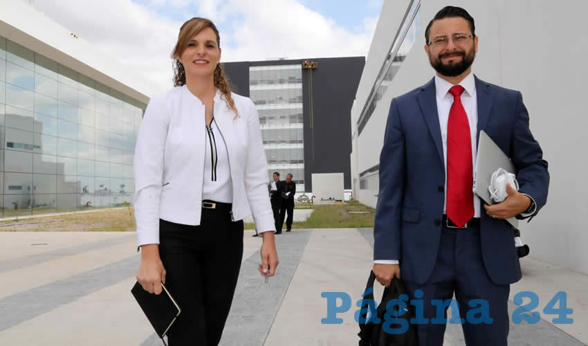 Karla Cassio Madrazo y su abogado
