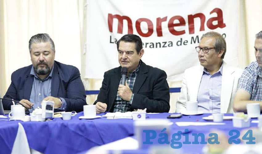 Hugo Rodríguez Díaz, delegado en Jalisco de Morena, dio a conocer que promovió solicitud de juicio político contra Fernando Petersen, secretario de Salud de Jalisco, cuya falta de profesionalismo y mentiras vertidas en torno a la epidemia de dengue, pusieron a Jalisco en primer lugar nacional de pacientes y de víctimas fatales del virus/Foto: Francisco Tapia