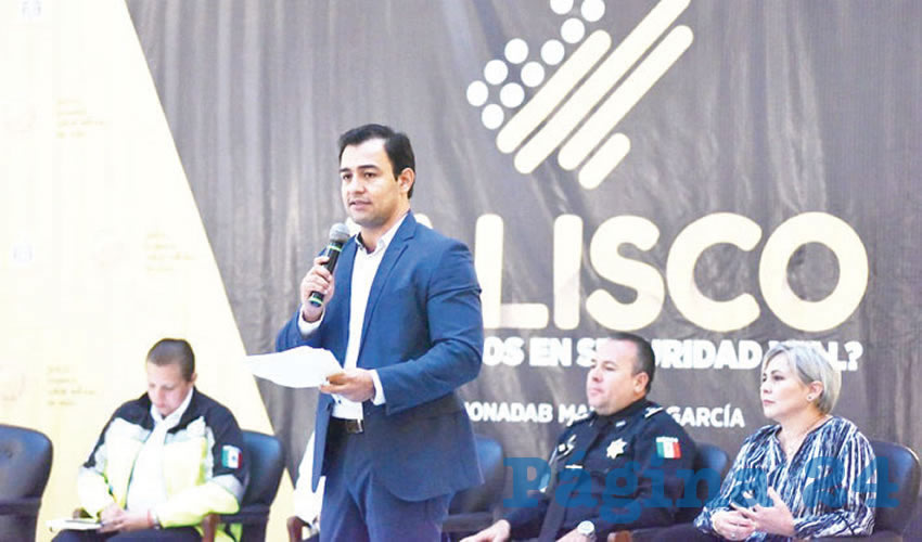 Jonadab Martínez, diputado emecista, recordó que de acuerdo con la OMS, nueve de cada diez accidentes automovilísticos se pueden prevenir, en tanto que en Jalisco 60 por ciento de los automovilistas carecen de seguro vehicular, aunque en la ley es obligatorio/Fotos: Francisco Tapia