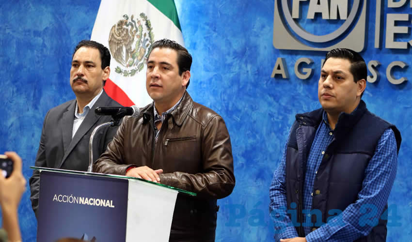 Gustavo Báez Leos, en conferencia de prensa, acompañado por Juan Antonio Martín del Campo y Javier Luévano (Foto: Eddylberto Luévano Santillán)