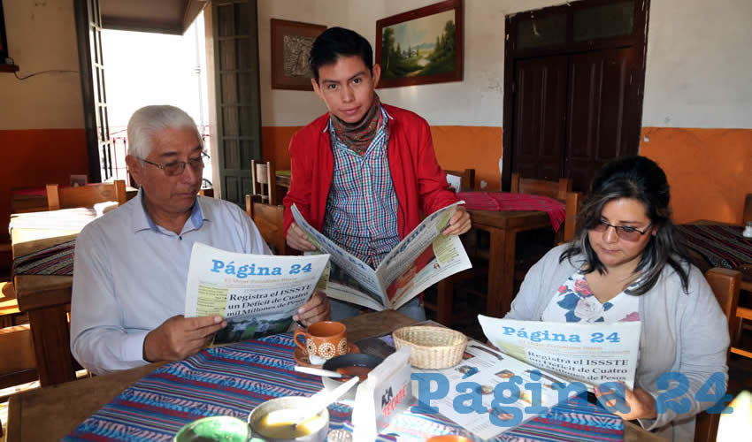En el restaurante El Farolito desayunaron Óscar Arriaga López, Edmundo Arriaga Arriaga y Guadalupe Arriaga de la Cruz, quienes nos visitan de Toluca