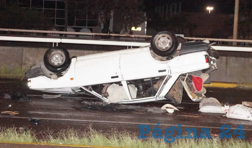 El automóvil colisionó en el túnel y se volcó sobre su toldo, muriendo el conductor Joaquín Rodríguez, de 72 años de edad