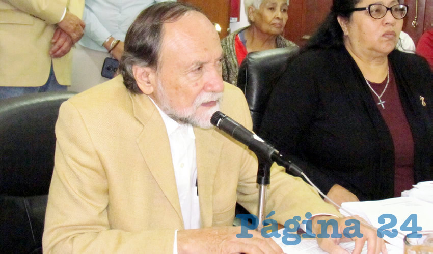 “Una manera de hacerle justicia a este adulto mayor es otorgando la gratuidad en el transporte público, para que sea directamente el estado en Jalisco el que sufrague los costos de este servicio”, ya que hacer filas para recibir los boletos “Mi Pasaje” es una situación indigna, explicó el activista Gilberto Parra/Fotos: Francisco Tapia