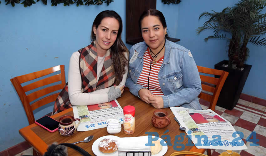 En Restaurante Azul Catedral compartieron el primer alimento del día Rafaela Marín García y Mary de Loera Zaragoza