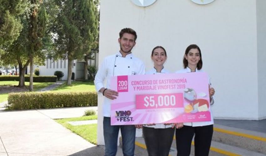 Los alumnos Eugenio Salado, Rocío Jaime y Verónica Valdés