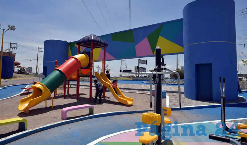 Se instalaron lámparas de luz blanca para que las personas usen el parque cuando se ponga el sol, lo que además da seguridad a la zona