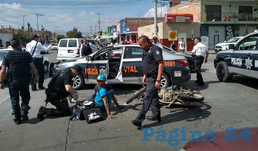 Jonathan Rafael Ortiz Belmares es revisado por paramédicos antes de ser trasladado a la Clínica 1 del IMSS