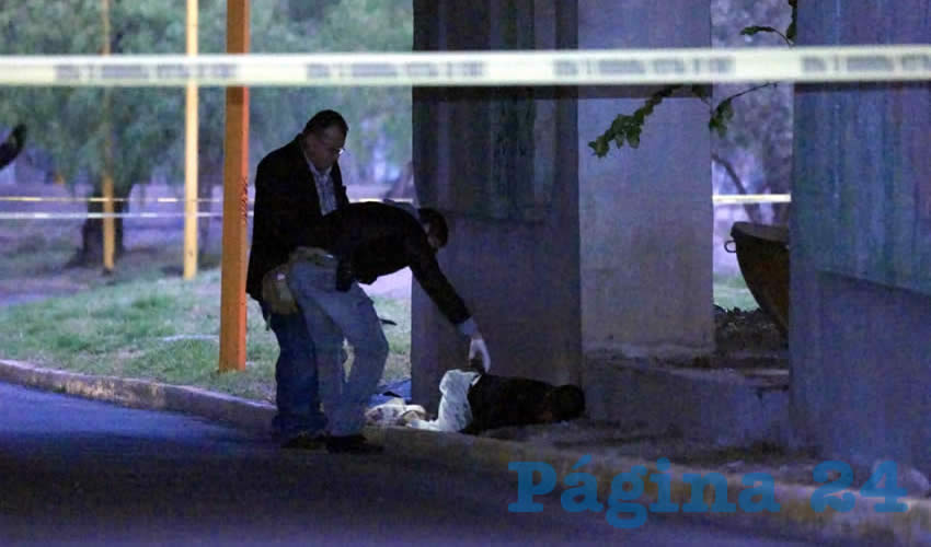 Sobre avenida Ayuntamiento, debajo del puente de avenida Paseo de la Cruz, pereció Alberto Mendoza, que contaba con 30 años de edad
