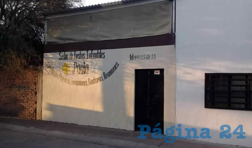 El salón de fiestas Paola, en su entrada de la calle Josefa Ortiz de Domínguez, en donde habría ocurrido el violento choque entre dos pandillas