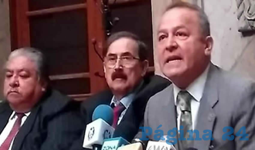 José Luis Tello, miembro del Colegio de Abogados del Estado de Jalisco, se lanzó contra las concesiones con que lucran en Ciudad Judicial: Mario Pizano, hermano de Héctor Pizano, diputado por MC y cercano al gobernador Enrique Alfaro, tiene la concesión sobre los mil 200 cajones de estacionamiento de Ciudad Judicial. Cobra 20 pesos la hora/Foto: Archivo Página 24 