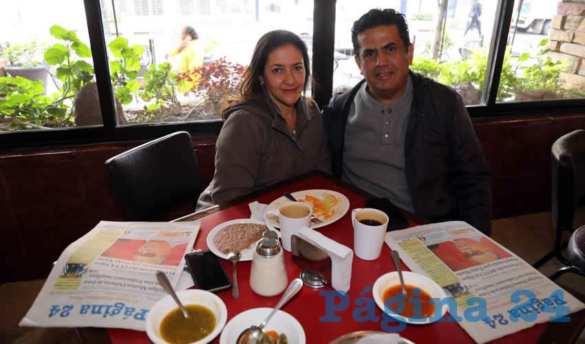 En Las Antorchas compartieron el pan y la sal Lorena Solís Montoya y su esposo Sergio Samaniego Parra