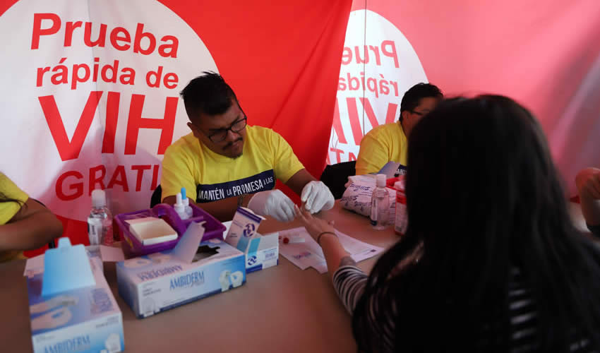 Se invita a la población en general, a participar este domingo 1 de diciembre en las actividades de promoción y prevención del VIH/SIDA (Foto: Bernandino Hernández/Archivo/Cuartoscuro)