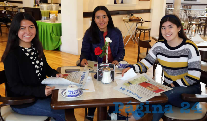 Ana María Martínez Barba, Gloris Esparza Moreno y Alondra Martínez Orozco compartieron el primer alimento de la mañana en Sanborns Francia