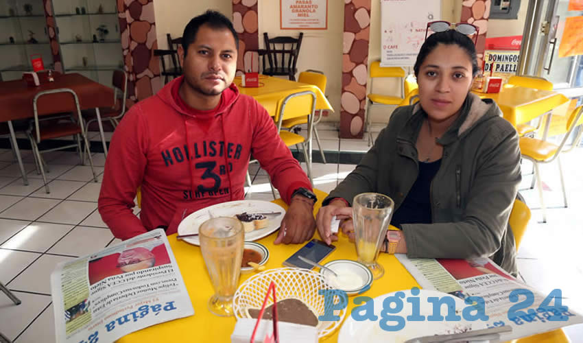 En Fuente de Sodas Mapi compartieron el primer alimento matutino Artemio Hernández Montoya y Claudia Montoya Ramos