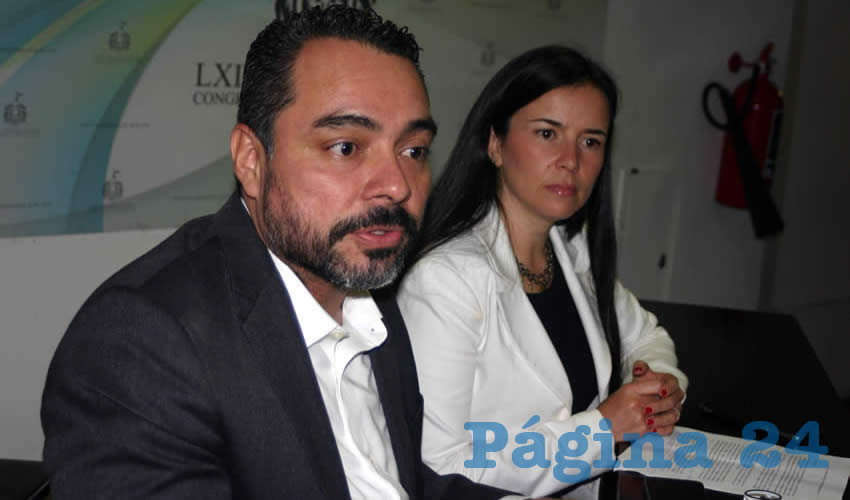 El regidor de Zapopan Óscar Javier Ramírez Castellanos y la diputada local Mirza Flores Gómez, ambos de MC, urgieron proteger los tres predios, que están en el ingreso del fraccionamiento/Foto: Francisco Tapia