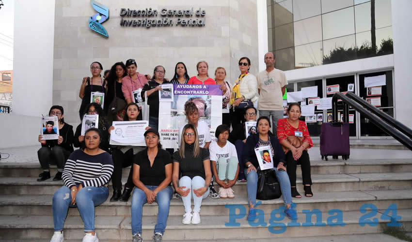 Decenas de personas que tienen familiares desaparecidos se manifestaron en la Fiscal&iacute;a para exigir respuestas (Foto: Eddylberto Lu&eacute;vano Santill&aacute;n)