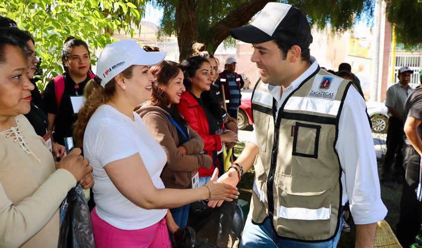 Encabeza alcalde capitalino Jornada Voluntaria de Limpieza número 31 en el fraccionamiento Colinas del Padre en compañía de vecinos y colaboradores del Ayuntamiento de Zacatecas.