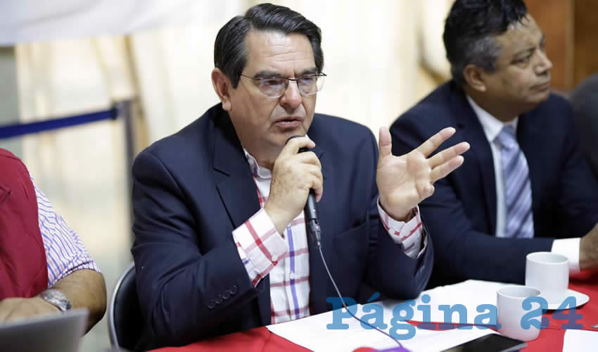 “El gobierno de Jalisco nos mintió y no hubo fumigación preventiva, por lo tanto le exigimos la inmediata separación del cargo tanto al secretario de Salud como a la titular del OPD de Salud en Jalisco”, Consuelo Robles Sierra, tronó Hugo Rodríguez, presidente estatal de Morena, pues la opacidad en que operaron provocó una crisis de casos de dengue en la entidad/Foto: Francisco Tapia
