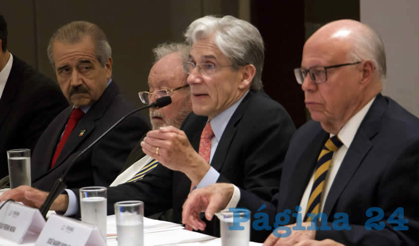 Parte de las críticas vertidas en contra del Presidente López Obrador fue la desaparición del Seguro Popular, esto tras un análisis que presentó el ex secretario de Salud federal, Julio Frenk Mora, quien advirtió sobre los riesgos de suprimir la posibilidad de servicios de salud al grueso de la población/Foto: Archivo Cuartoscuro