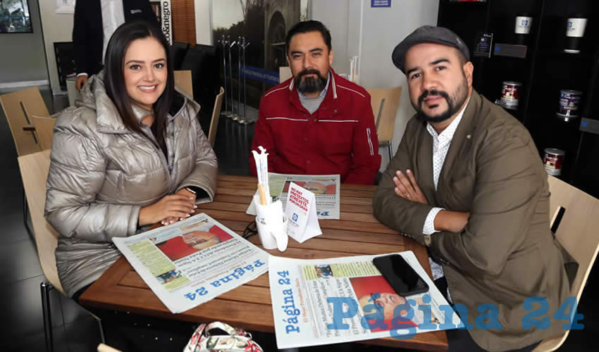 En Café Punta del Cielo platicaron Daniela Hernández Flores, Óscar Delgado Andrade y Francisco Miguel Aguirre Arias, director de La Jornada Aguascalientes