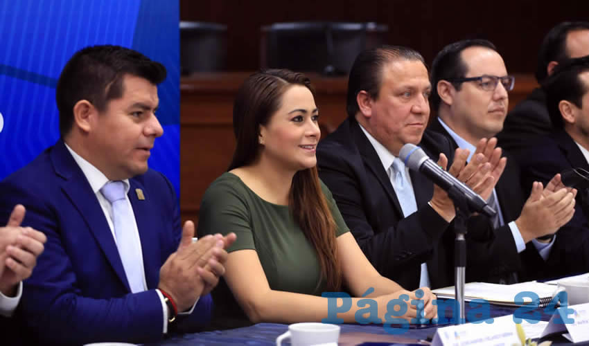 Tere Jiménez agradeció la colaboración de quienes integran estos organismos auxiliares, como regidores, síndicos, funcionarios municipales, estatales y federales