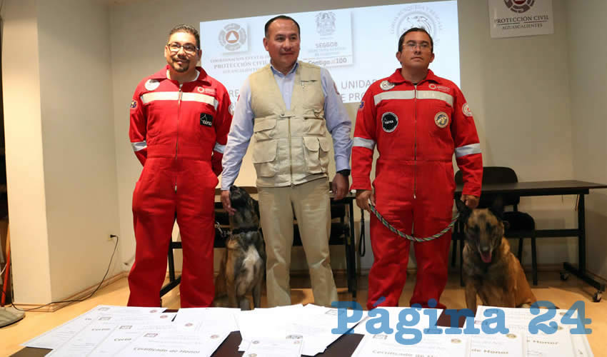 Los binomios caninos del grupo “Lobos” participaron activamente en la búsqueda y rescate de cuerpos en los sismos de 2017 en la Ciudad de México