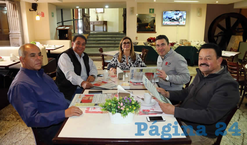 En el Quality Inn almorzaron Rafael Ramos Aguirre, David Hernández Vallín, Maricruz Montelongo Gordillo, Fernando González Sánchez y Raúl Ruiz Dondiego