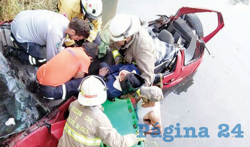 El exceso de velocidad ocasionó que los menores volcaran en la camioneta en la que viajaban/Foto: Especial
