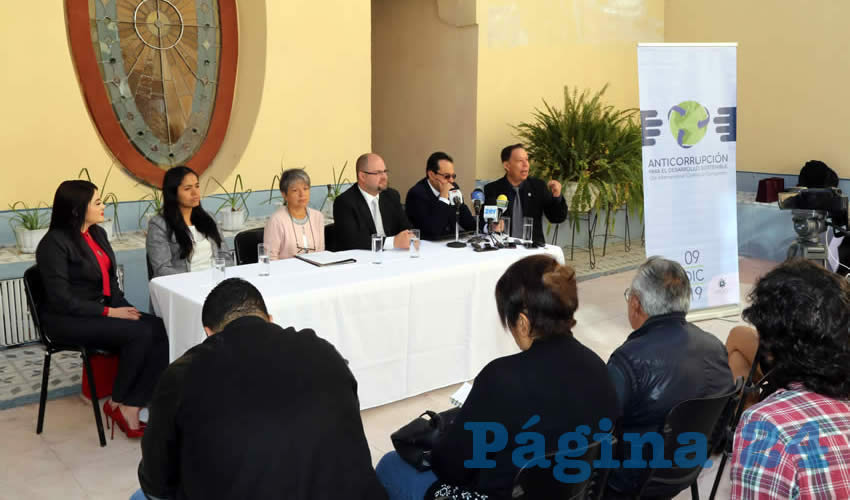 Rueda de prensa del Colegio de Economistas (Foto: Eddylberto Luévano Santillán)