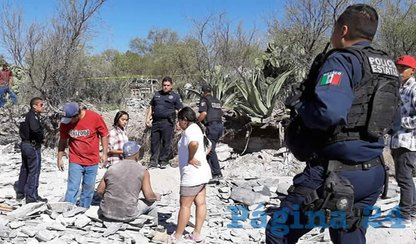 En la colonia Cholula, en Tepezal&aacute;, dos trabajadores fueron sepultados al derrumbarse un mont&iacute;culo de piedra