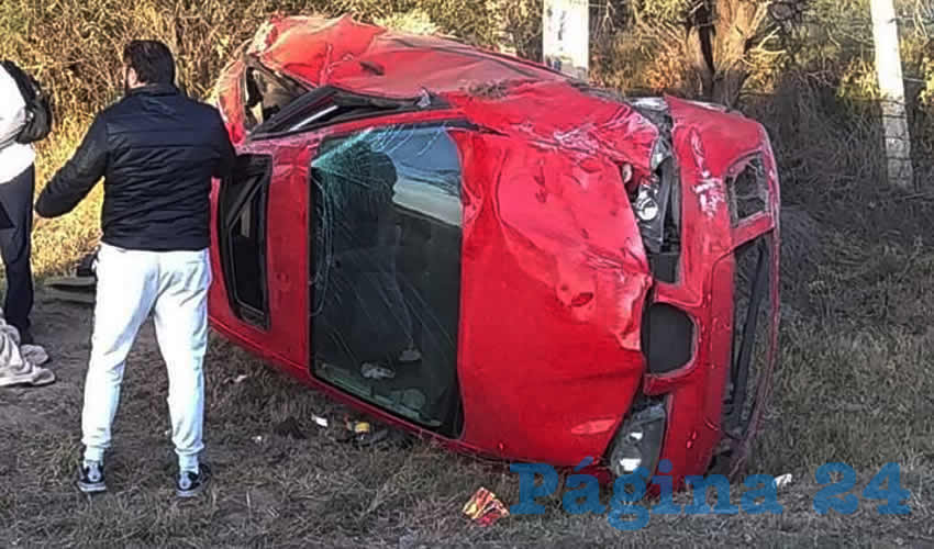 El auto Seat Ibiza que manejaba Mar&iacute;a Ang&eacute;lica, misma que logr&oacute; salvar la vida en el percance carretero