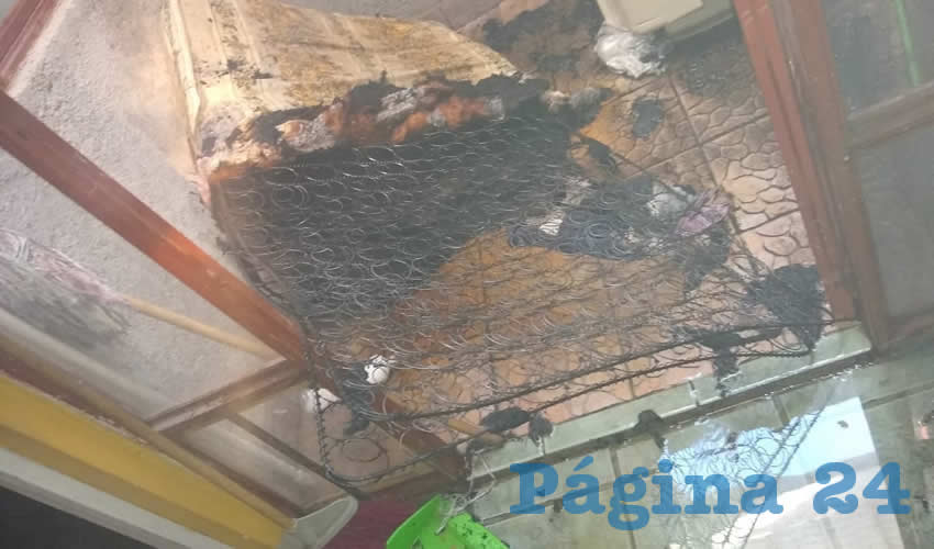 Aspecto de los daños ocasionados por el fuego en la casa situada en avenida San Francisco de los Viveros 1505