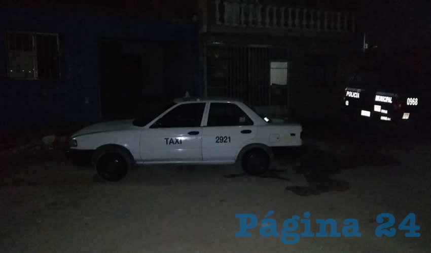Los pillos saquearon este taxi, adem&aacute;s de golpear al ruletero a cargo 