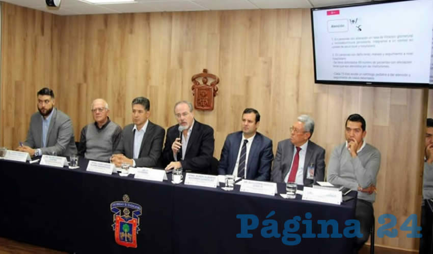 Debido al inusual aumento de enfermedades renales en niños que habitan en la ribera de Chapala, las secretarías de Salud y Educación, así como la UdeG, se coordinaron para realizar una investigación en alrededor de 50 mil escolares de siete municipios que colindan con el lago/Foto: Gloria Reza
